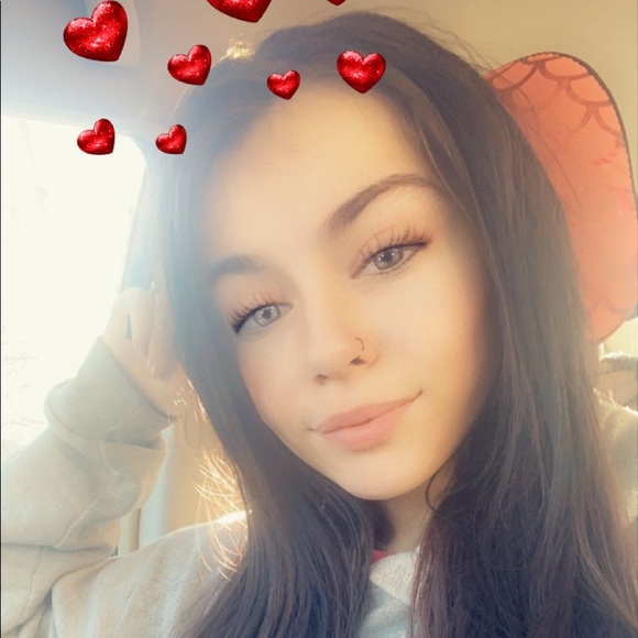 Meet your Posher, Queen - Picture 1 of 1